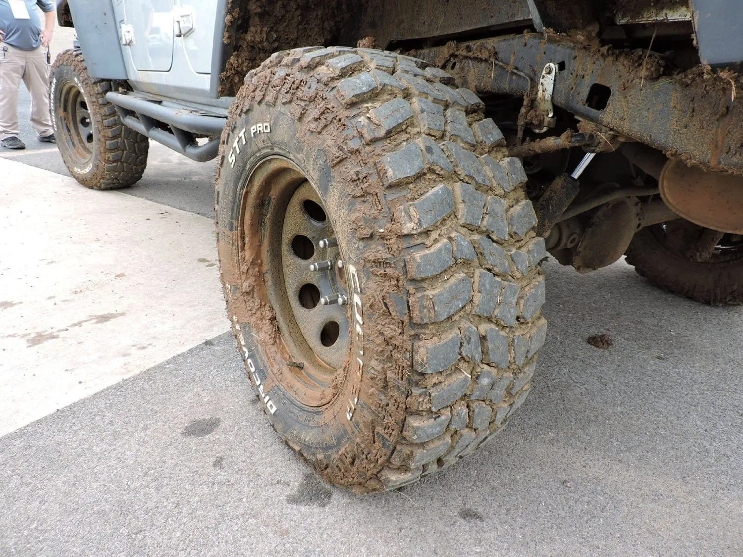 Cooper Discoverer STT Pro All- Season Radial Tire-LT285/65R18 122Q